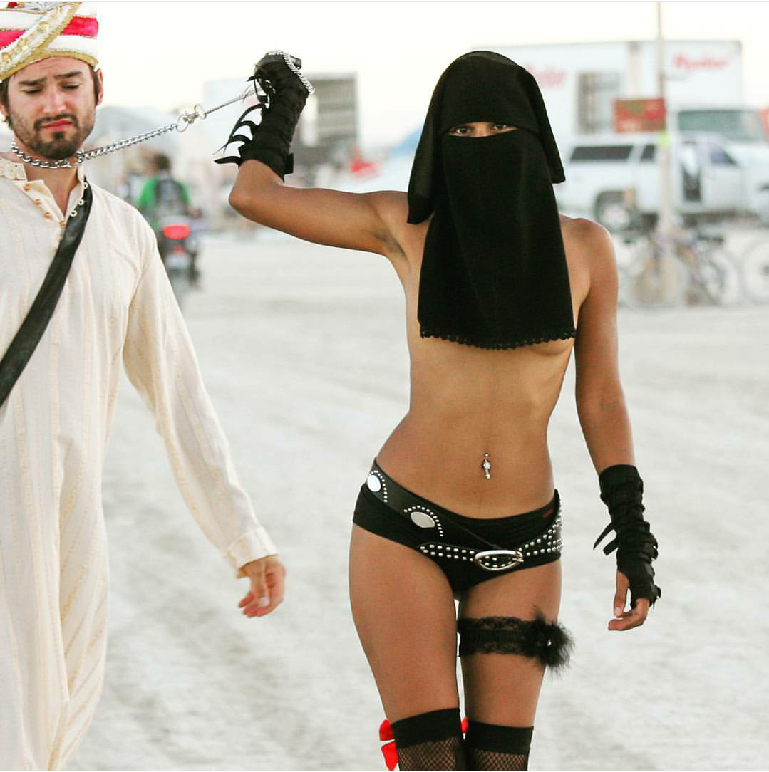 Nude photos of girls in Riyadh