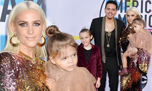 Amas Ashlee Simpsons Kids Jagger Bronx Steal The Show Daily Mail Online