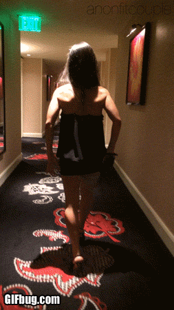Amateur Flashing Ass In Hotel Hallway