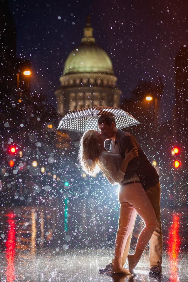 Amazing Engagement Photo At Madison Capitol In The Rain Photo Laura Zastrow Photography