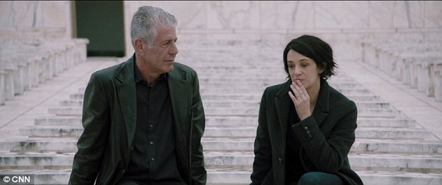 Anthony Bourdain Kisses Asia Argento Daily Mail Online 2