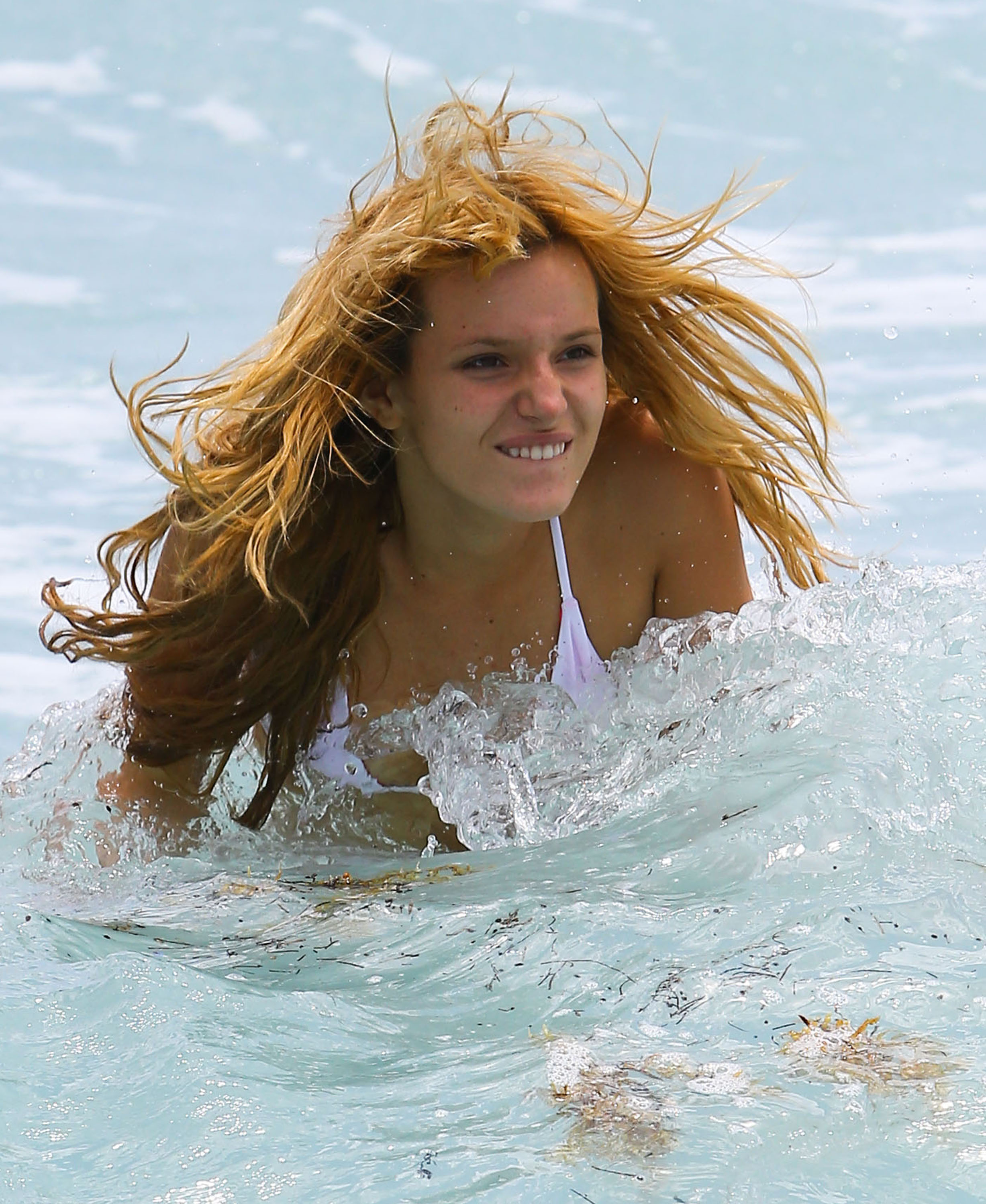 Bella Thorne Enjoying A Day On The Beach In Miami Oceanup Teen