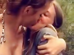 Bella Thorne Kissing Bella Pendergast Babe Celebrity Kissing Lesbian