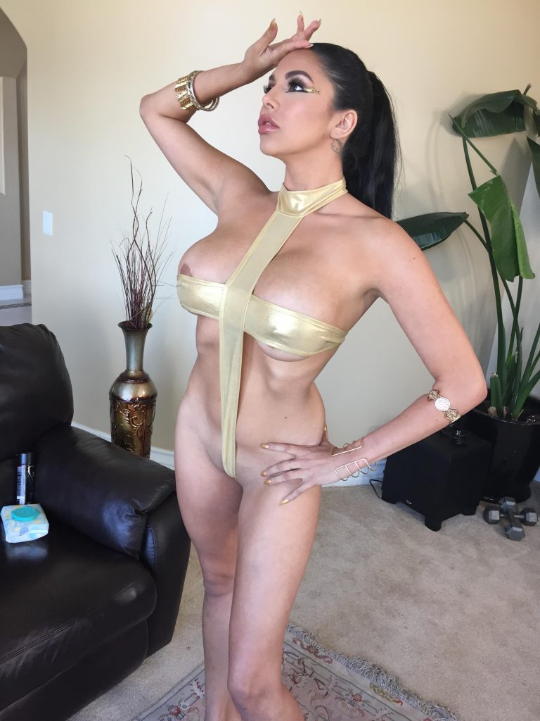 Big Boob Latina Porn Star Poses Behind The Scenes For James Deen