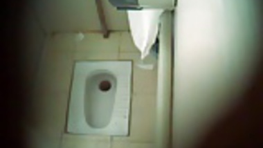 Bigbooty Aunty Piss Toilet Hidden Cam Porn Video 2