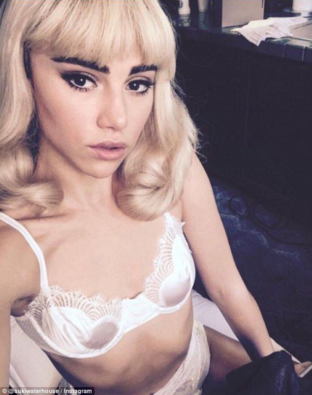 Blonde Bombshell Suki Waterhouse Proved Shes Hot Property In The Modelling