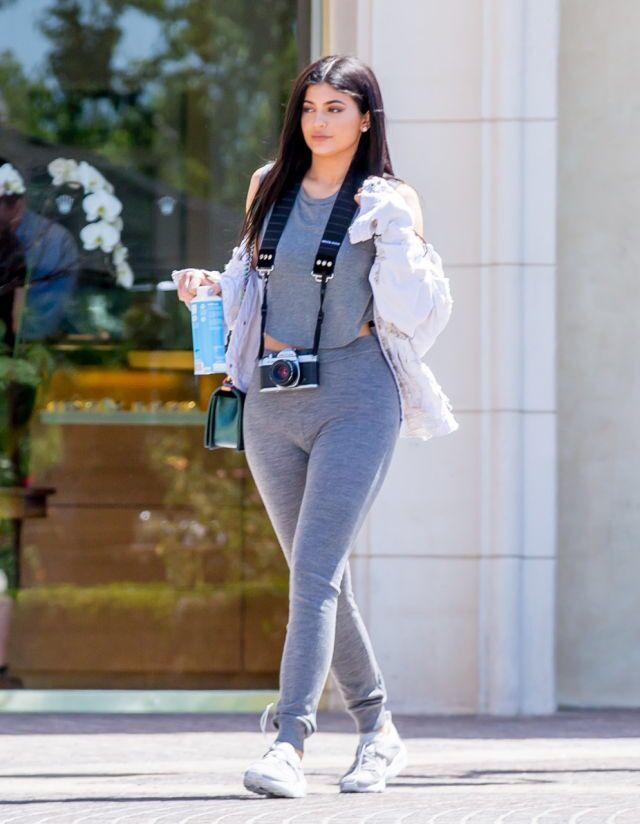 Celebstills Kylie Jenner Outfit Ideas Leaving Le Pain Quotidien After Lunch In Calabasas