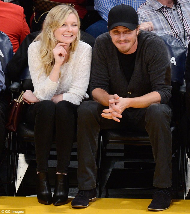 Courtside Seats Hedlund And Dunst Are Shown At A Los Angeles Lakers Home Game