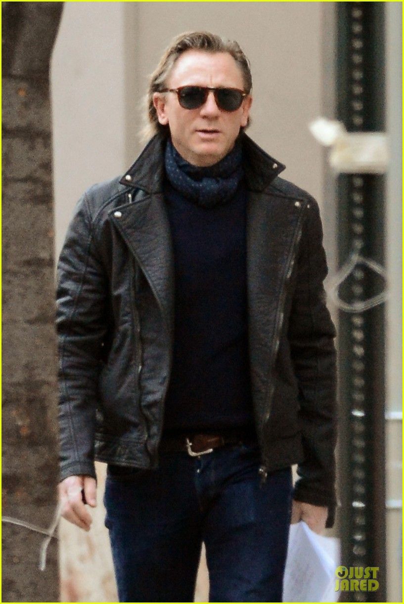 Daniel Craig Keeps It Cool In A Leather Jacket While Walking To His Broadway Show Betrayal