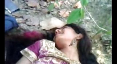 Deshi Beautifull Girlfriend Fucked Hard In Jungle 1