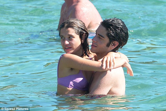 Family Ties Peaches Geldofs Husband Thomas Cohen Shared A Hug With His Late Wifes Half