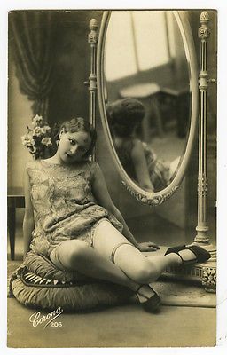French Upskirt Leggy Sexy Flapper Vamp Fashion Risque Nude Photo Postcard
