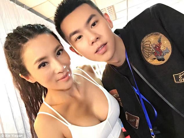 Growing Pains Xie Yixuan Pictured With His Mother Said People Started Mistaking His