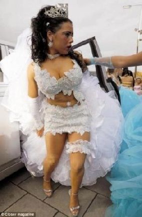 Here Is The Bride Wearing The Most Ugly Wedding Dresses Ever Grooms Run Awkward Bridal Gowns Bordering On A Nightmare 1
