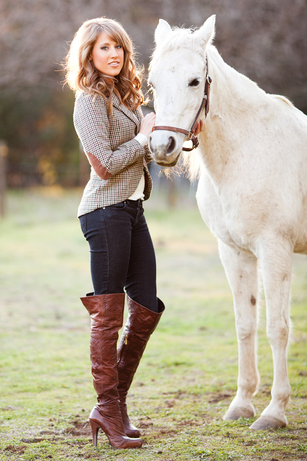 Jody Steliga Savvy Spice Fashion Blog Dale Steliga With White Horse Report Signature Boots Curly Wavy Hair