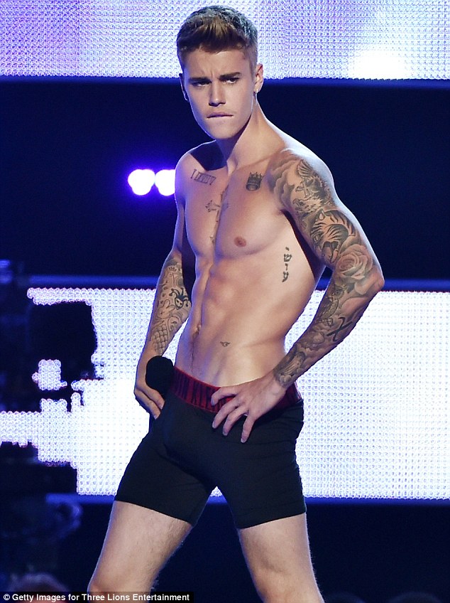 Justin Bieber Strips Down To His Underwear At Fashion Rocks Show 1