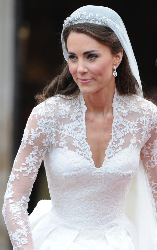 Kate Middletons Wedding Dress A Look Back At Her Iconic Alexander Mcqueen Bridal Gown Mirror Online 1