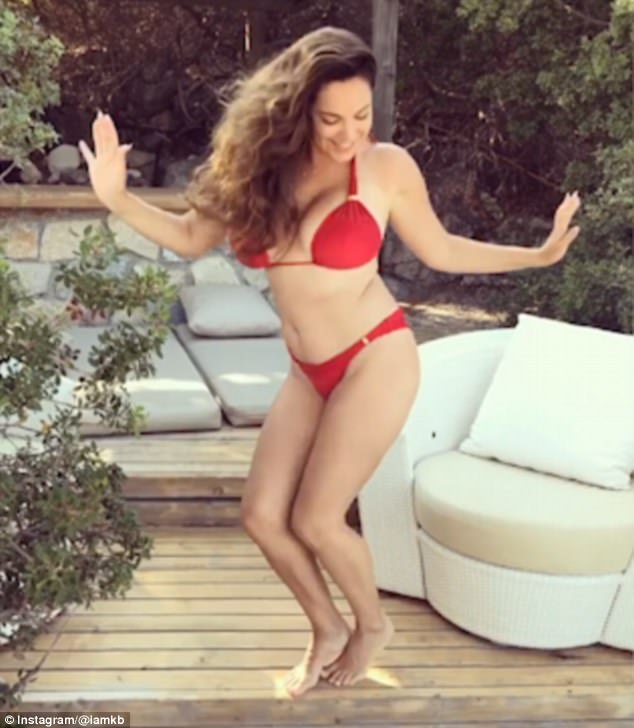 Kelly Brook Is Accused Of Photoshopping Her Figure Again Daily