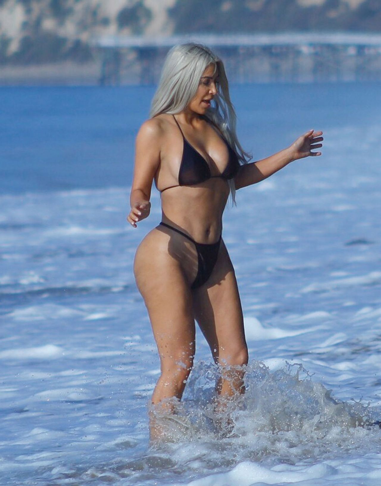 Kim Kardashian At A Beach Malibu September Hot Thighs