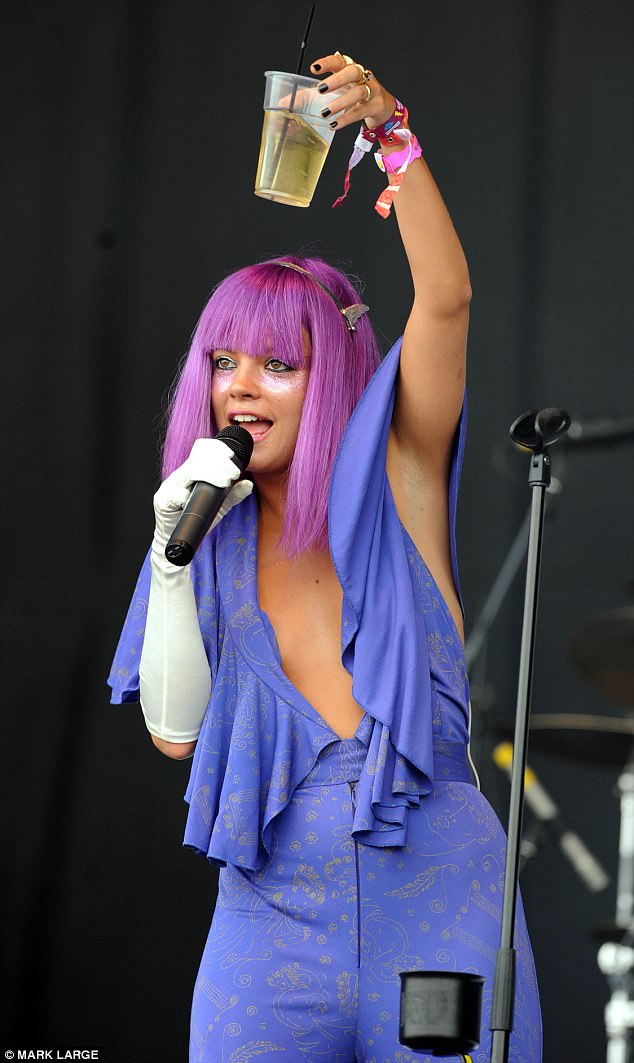 Lily Allen Reveals Her Struggle With Drink In Daily Mail Online 1