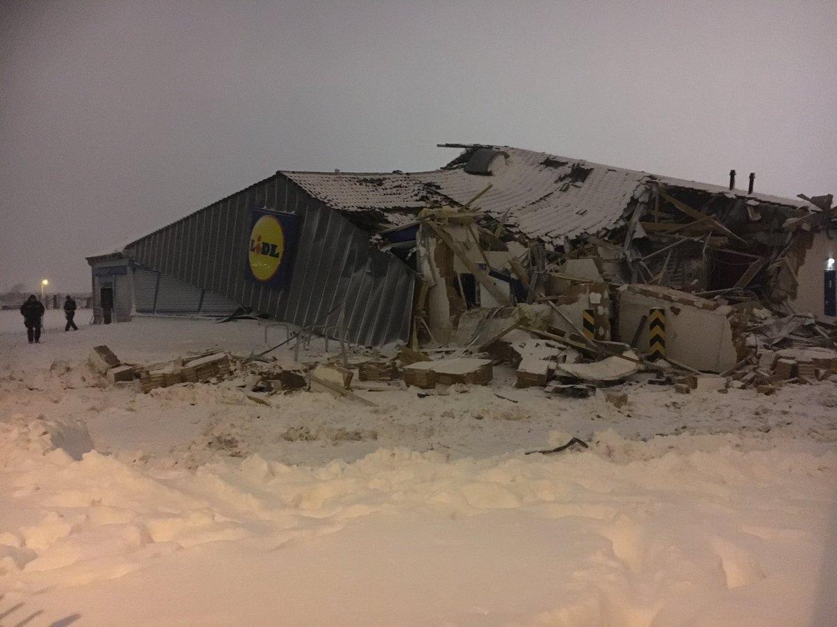 Looters Raid Storm Damaged Lidl Store Before Thugs Rip Off Roof With A Digger As Snow And Ice Spark Chaos
