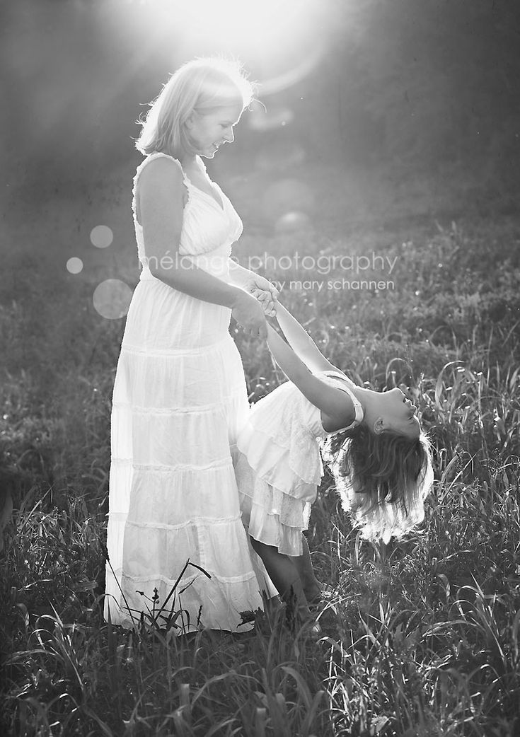 Melange Photography Mother Daughter Pose Possibility For A Bride And Flower Girl Picture