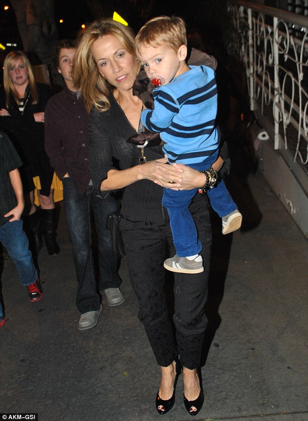 Mummy Cool Sheryl Crow Looks Stylish And Relaxed As She Carries Son Levi Into