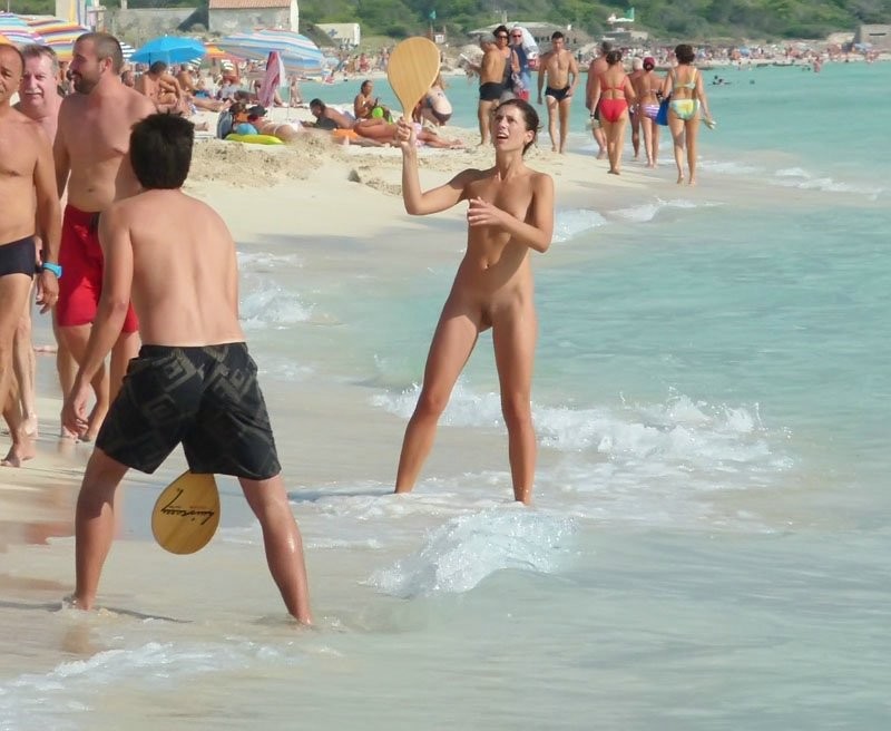 Naked Teen Girls Play Together At A Public Beach Pichunter