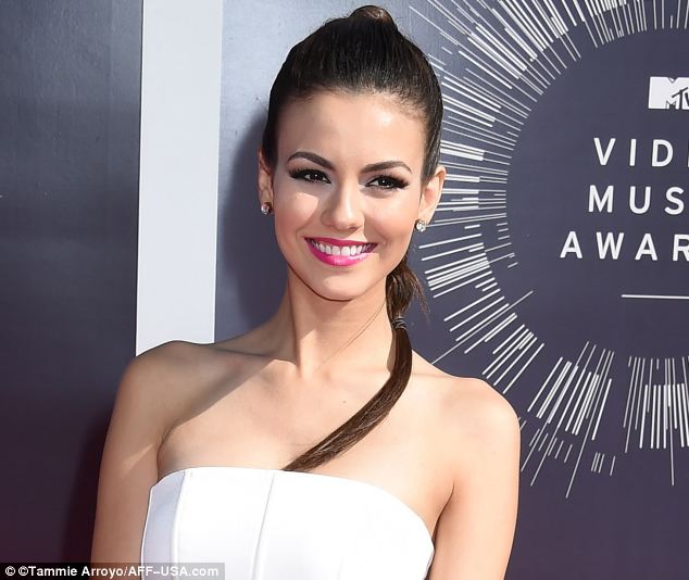 Nickelodeon Star Victoria Justice Wrote On Twitter That Her Image Was Faked She Tweeted