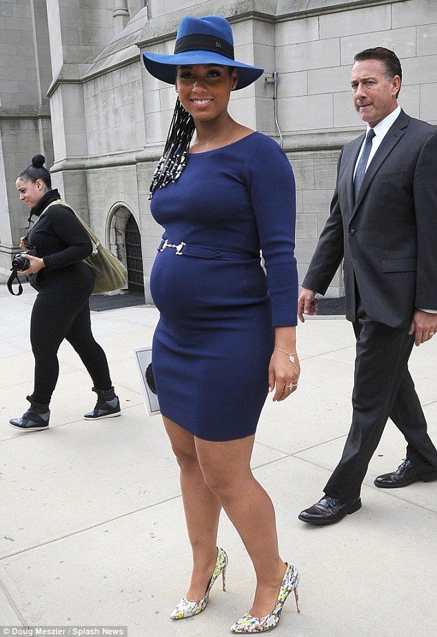 Pregnant Alicia Keys Donned A Navy Belted Maternity Frock At Ruby