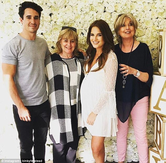 Pregnant Binky Felstead Is Leaving Made In Chelsea Daily Mail Online