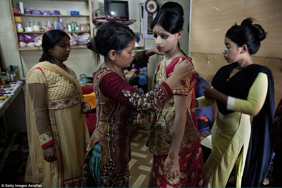 Reluctant Relatives Help Wrap Nasoins Wedding Sari At A Beauty Parlour On The Day