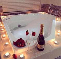 Romantic Bath With Candles And Rose Petals Another Sexy Date Idea