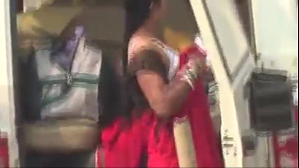 Tamil Aunt Changing Dress After Bath In The Open Place