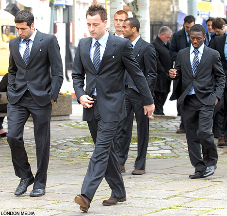 Teammates John Terry Ashley Cole And Sean Wright Philips Support Frank Lampard At His Mothers Funeral