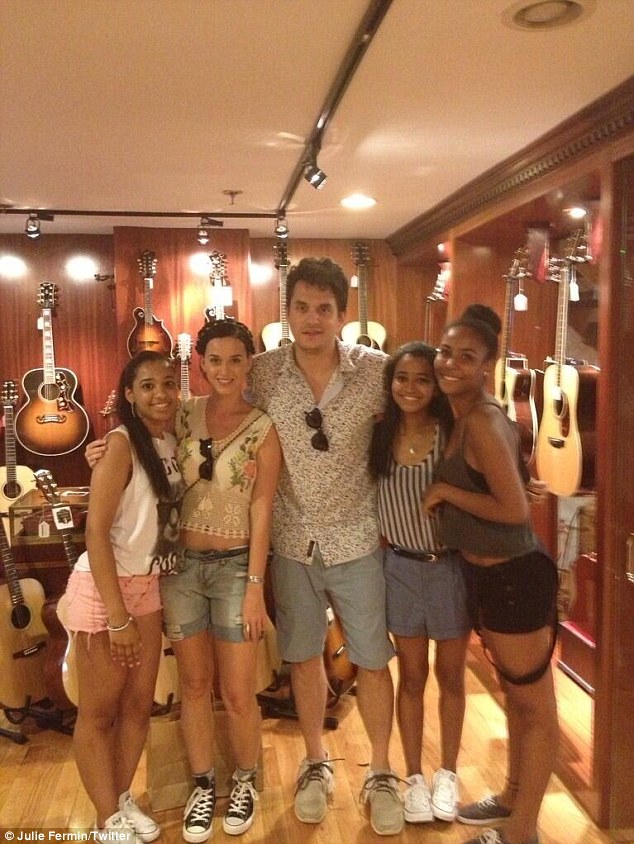 Unforgettable Moment Julie Fermin Was Surprised Bump Into Her Idols Katy Perry And John Mayer