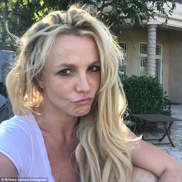Unglammed Me On Monday Britney Spears Celebrated A Day Off From Her