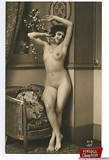Vintage Pic Full Frontal Nudity Chicks Posing In Thirties