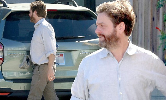 Zach Galifianakis Shows Off Dramatic Weight Loss With Wife Quinn Lundberg Daily Mail Online